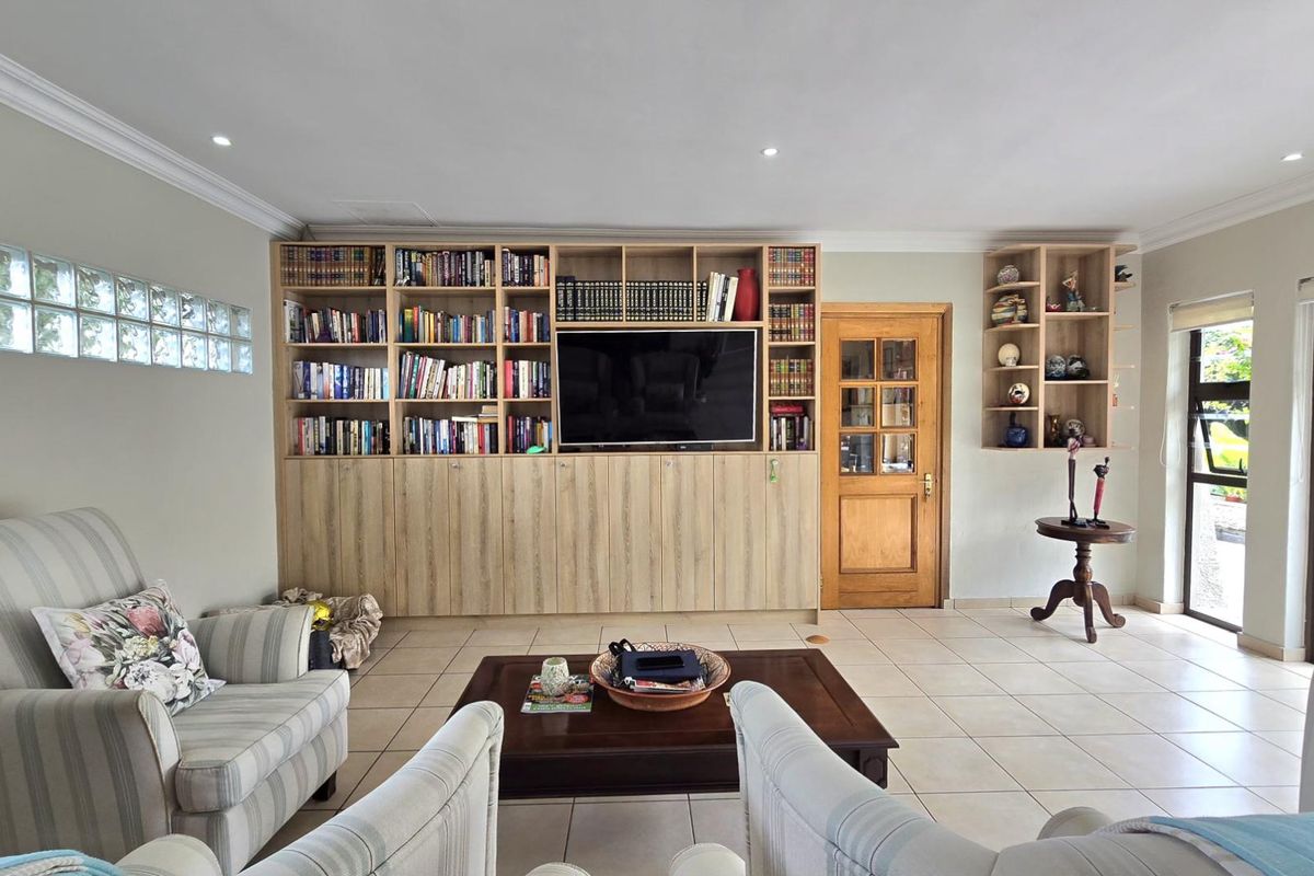 5 Bedroom House for Sale in Mulbarton - Photo 5