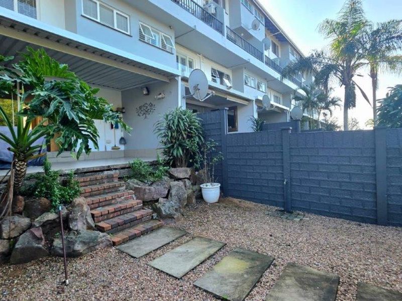 Fully Furnished 3 Bedroom Townhouse - Photo 1