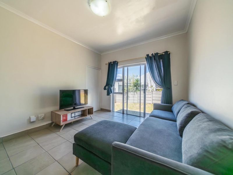 Furnished bedroom in four bedroom house - Photo 2