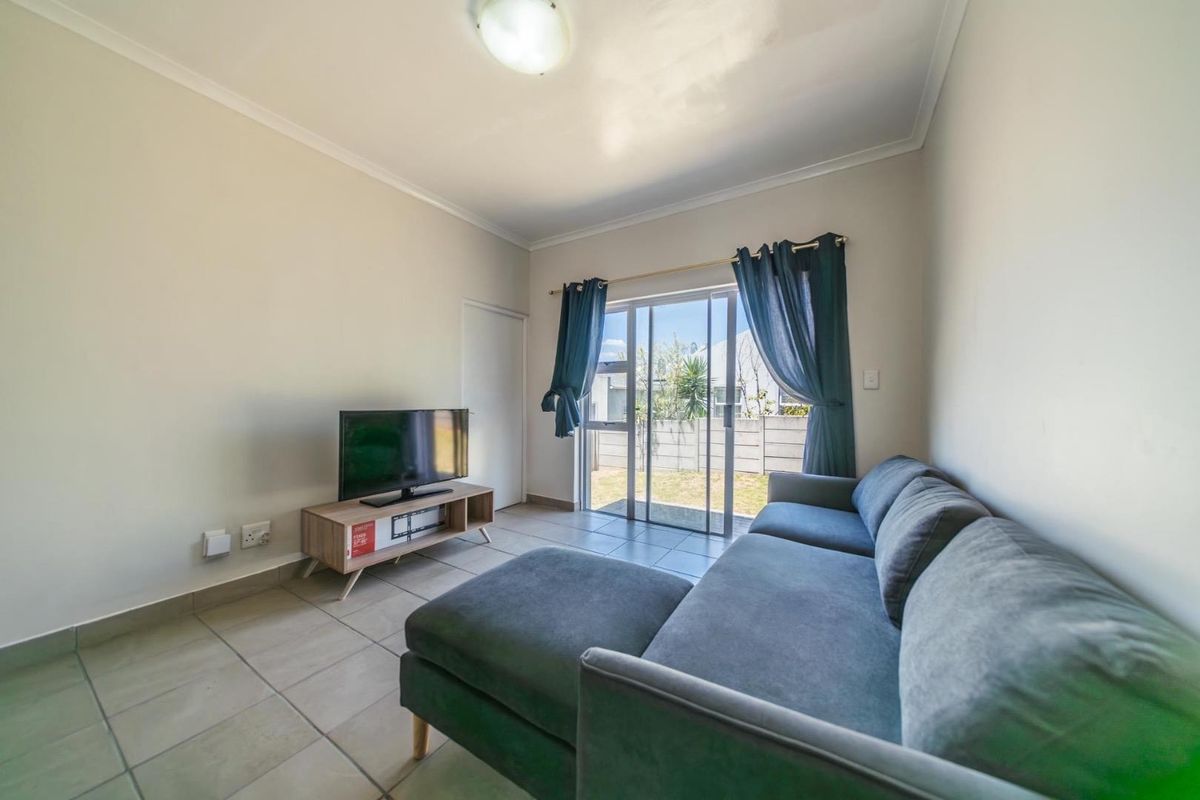 Furnished bedroom in four bedroom house - Photo 2