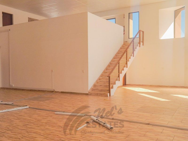 Corner warehouse with offices for sale in Industrial Area - Photo 4