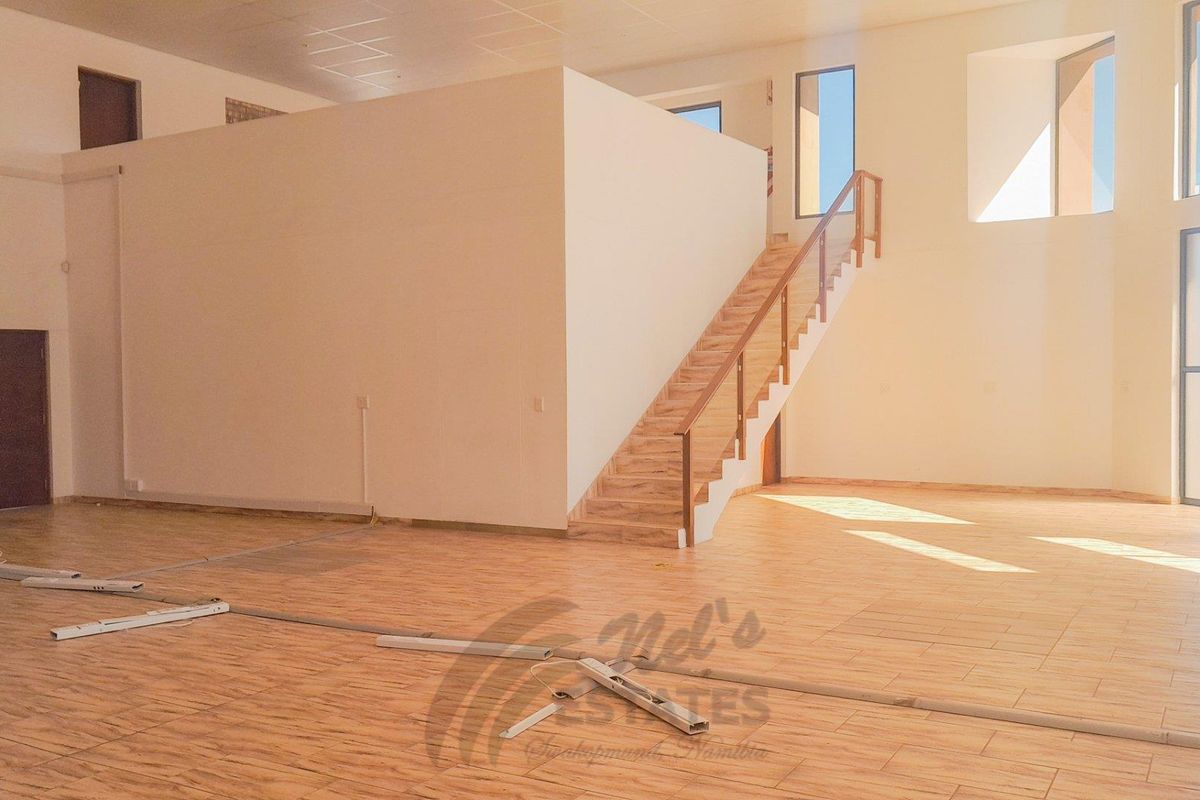 Corner warehouse with offices for sale in Industrial Area - Photo 4