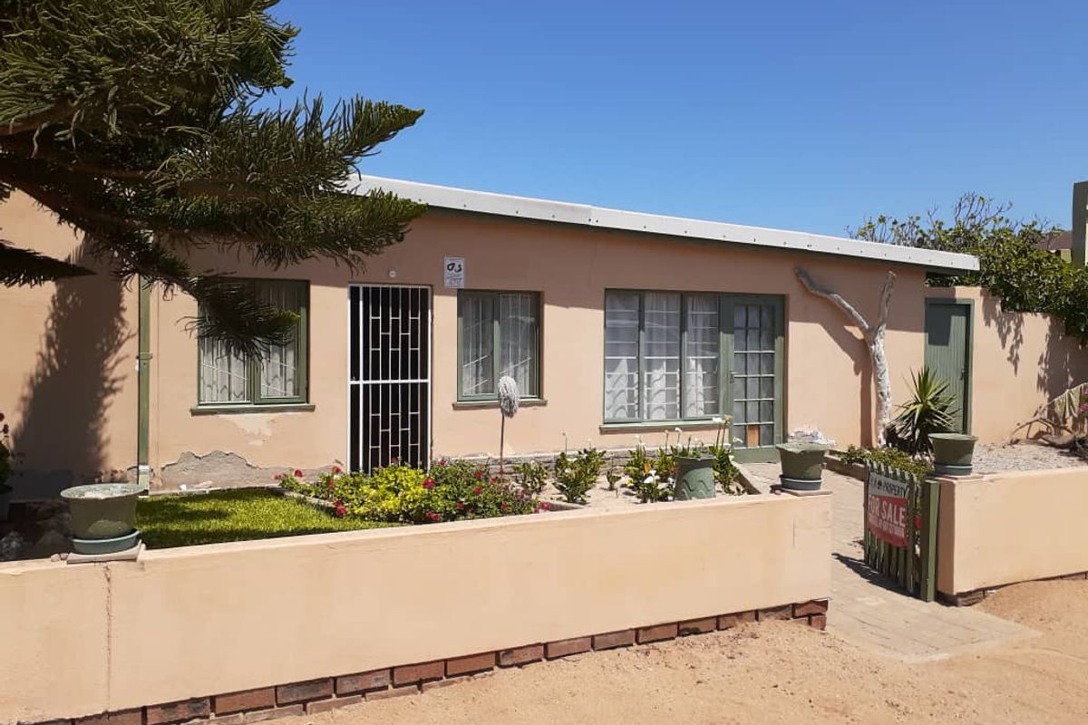 HOUSE WITH FLATLET FOR SALE IN HENTIES BAY - NAMIBIA - Photo 2