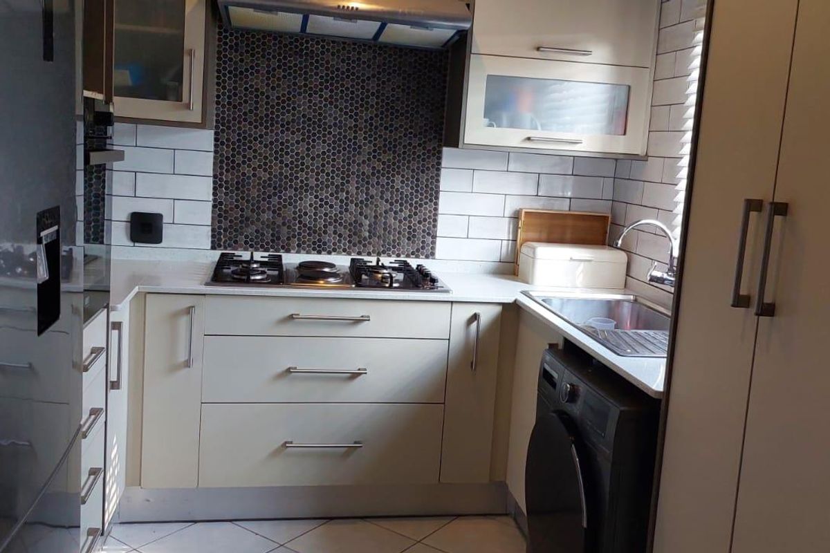 3 Bedroom House in Rosslyn - Photo 2