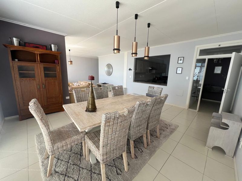 FOR SALE - EXCEPTIONAL 4 BEDROOM PENTHOUSE IN CENTRAL SWAKOPMUND, NAMIBIA - Photo 4