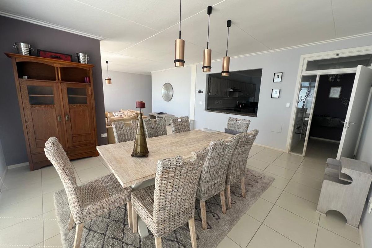 FOR SALE - EXCEPTIONAL 4 BEDROOM PENTHOUSE IN CENTRAL SWAKOPMUND, NAMIBIA - Photo 4