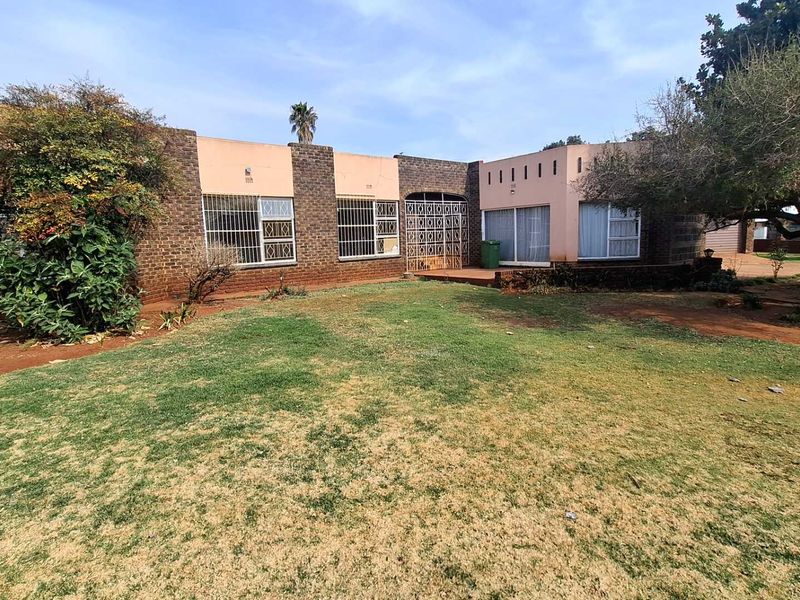 Exclusive Mandate....Amazing Potential in Sought-After Kanonkop!