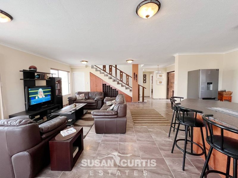 READY TO MOVE IN! - Photo 2