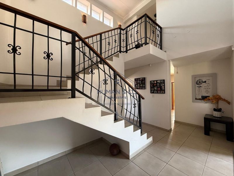 Spacious 4-Bedroom Home with 1 Bedroom Flat in prime Meersig Area - Photo 8