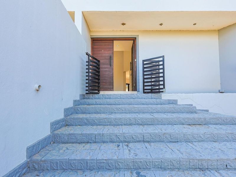 Stunning Family Oasis in Silver Lakes Golf and Wildlife Estate - For Sale - Photo 5