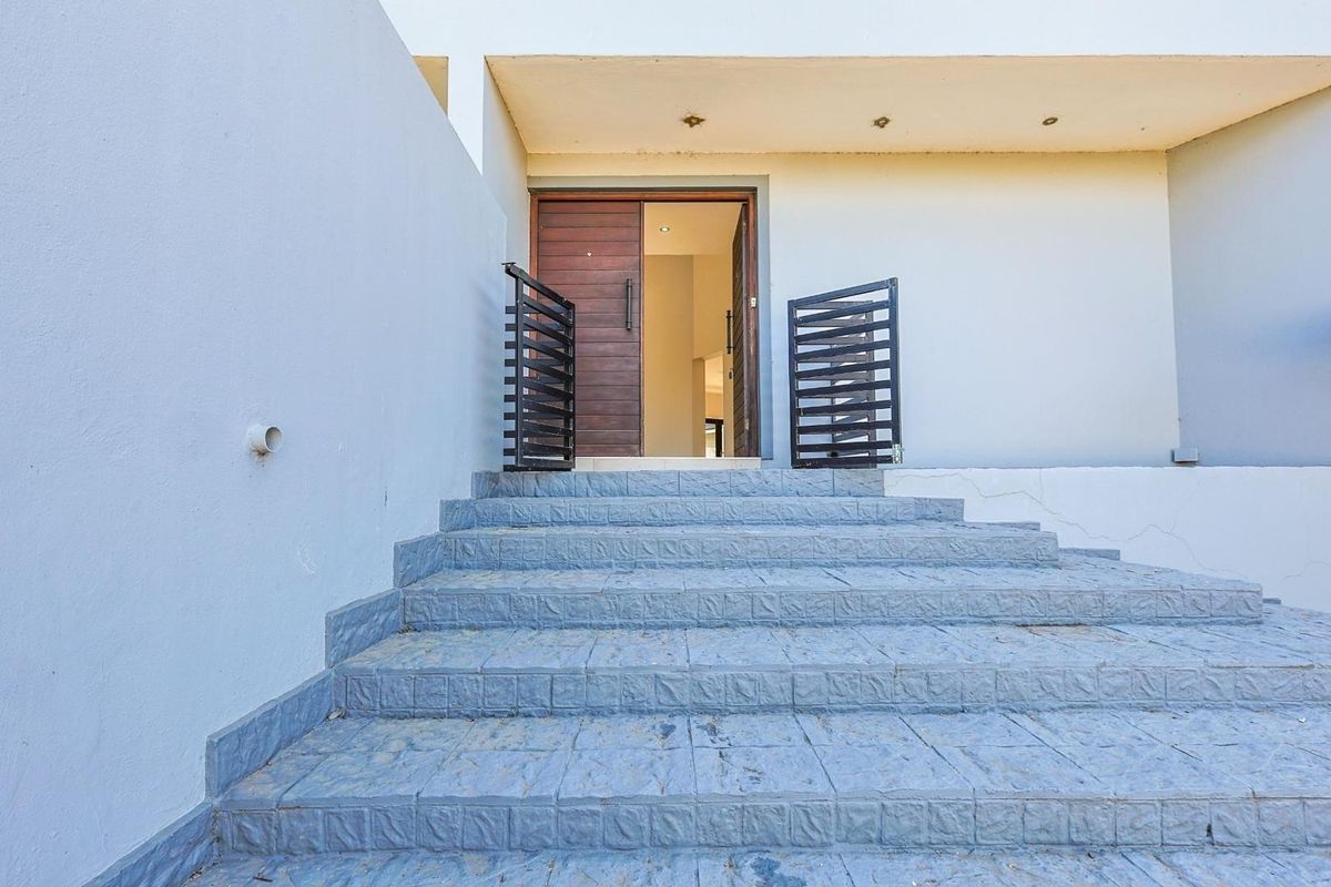 Stunning Family Oasis in Silver Lakes Golf and Wildlife Estate - For Sale - Photo 5