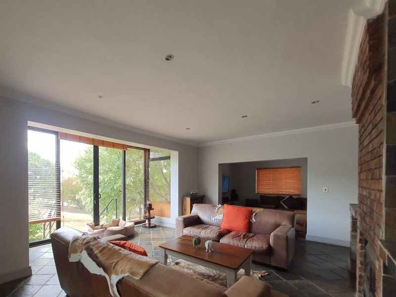 Spacious 3 Bedroom double storey family home with 1 bedroom flat to rent in Oude Westhof - Photo 7