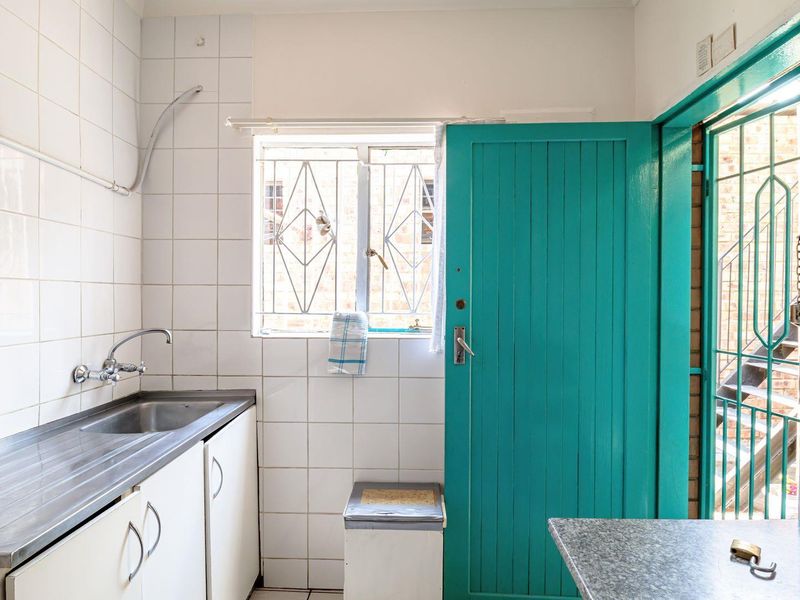 Charming Actonville Residence with Bonus Flatlet! - Photo 10