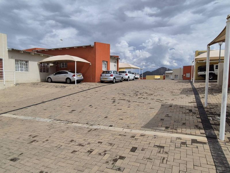 FOR sale spacious 2 bedroom unit in Rocky Crest - Photo 3