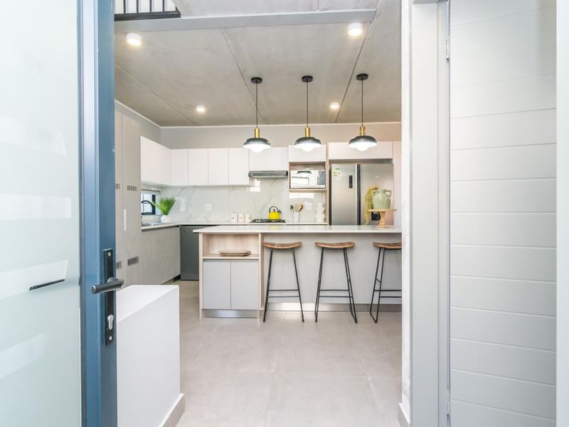 Stylish 4-bed home in Secure Baltimore Estate, Northriding - Photo 6