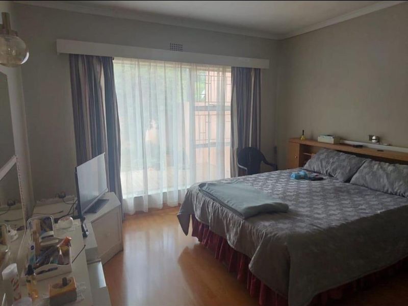 3 Bedroom Townhouse for Sale in Mulbarton - Photo 9