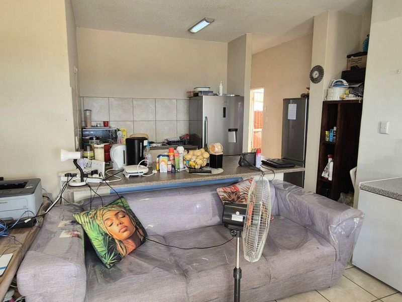 FOR sale spacious 2 bedroom unit in Rocky Crest - Photo 5