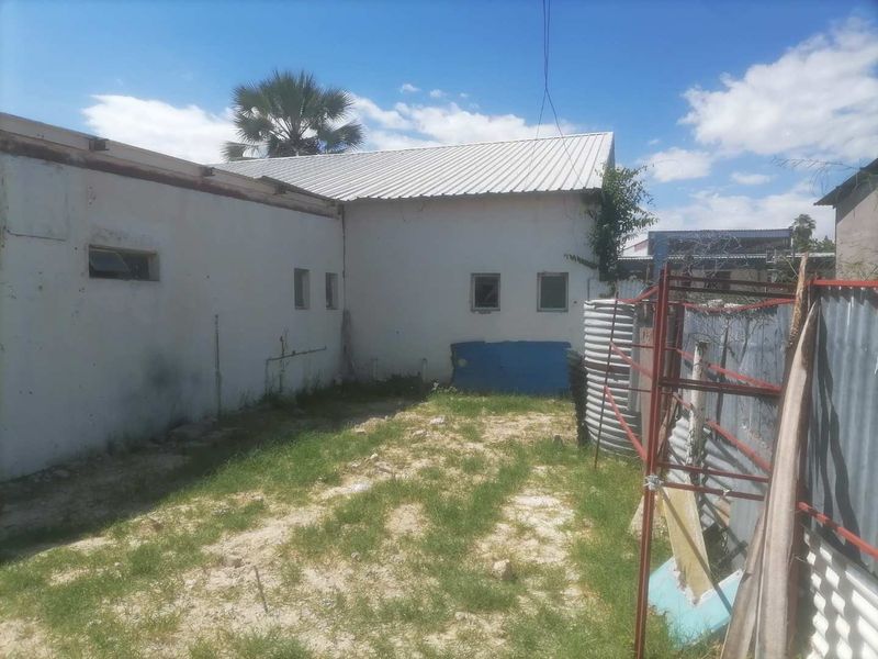 Warehouse / Business Plot For Sale - Prime Location - Oshakati Main  Road - - Photo 4