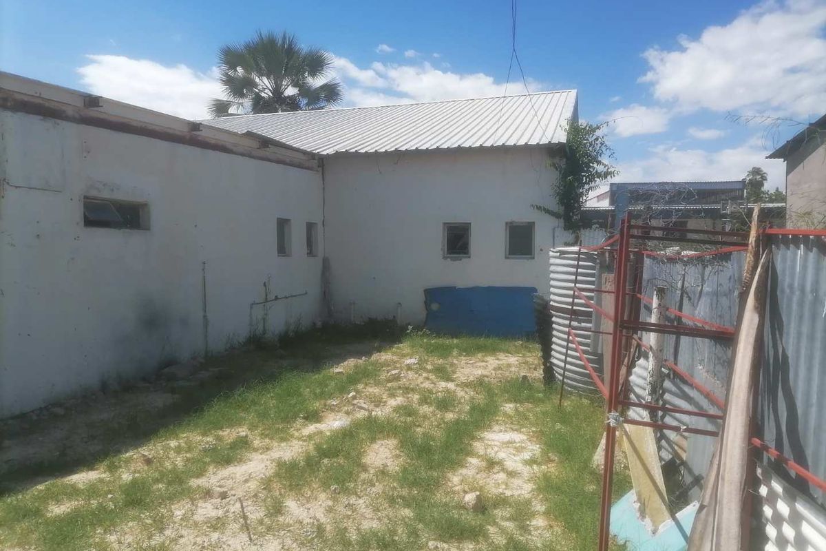 Warehouse / Business Plot For Sale - Prime Location - Oshakati Main  Road - - Photo 4