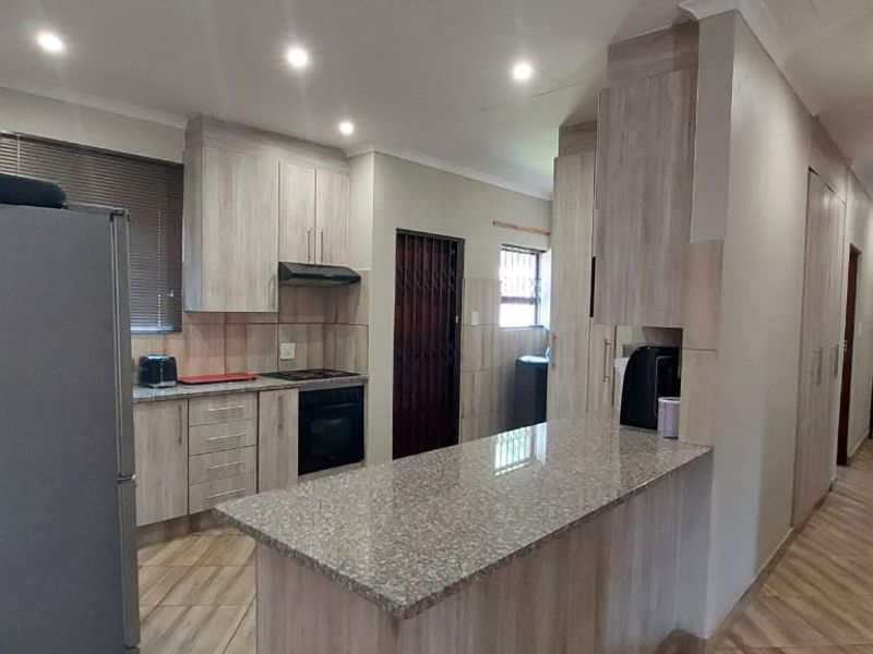 Three bedroom Townhouse for sale in Villa Vestiti - Photo 6