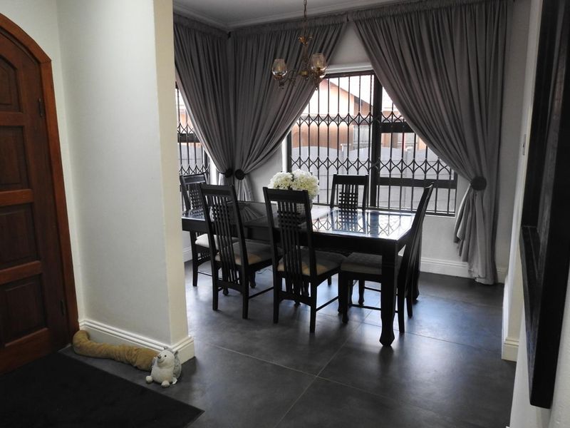 A True Gem in Ennerdale | Modern, Immaculate & Move-In Ready - Photo 9