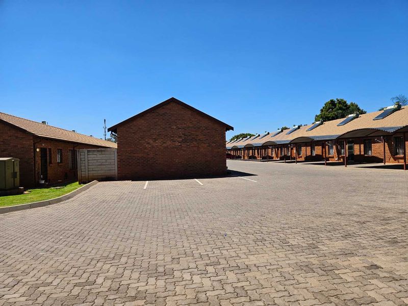 3 bedroom town house for sale - Photo 4