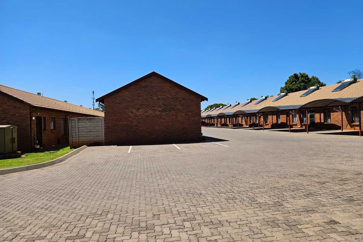 3 bedroom town house for sale - Photo 4