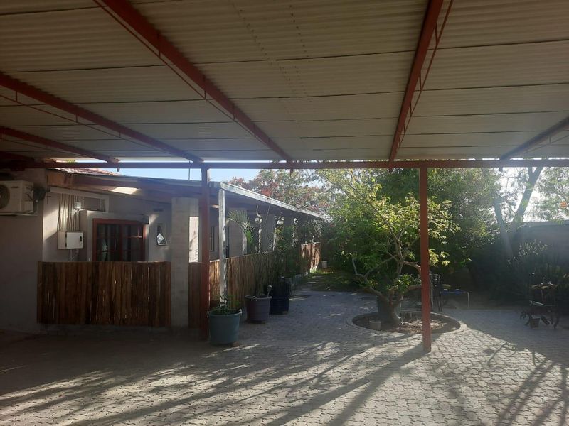 Oshakati - Family Home For Sale with Flats - Photo 4
