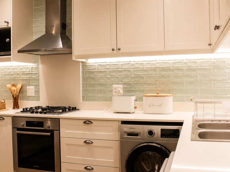 Luxury Fully Furnished 1-Bedroom Apartment in the Heart of Franschhoek | Available 1 August – 31 October 2026 - Photo 6