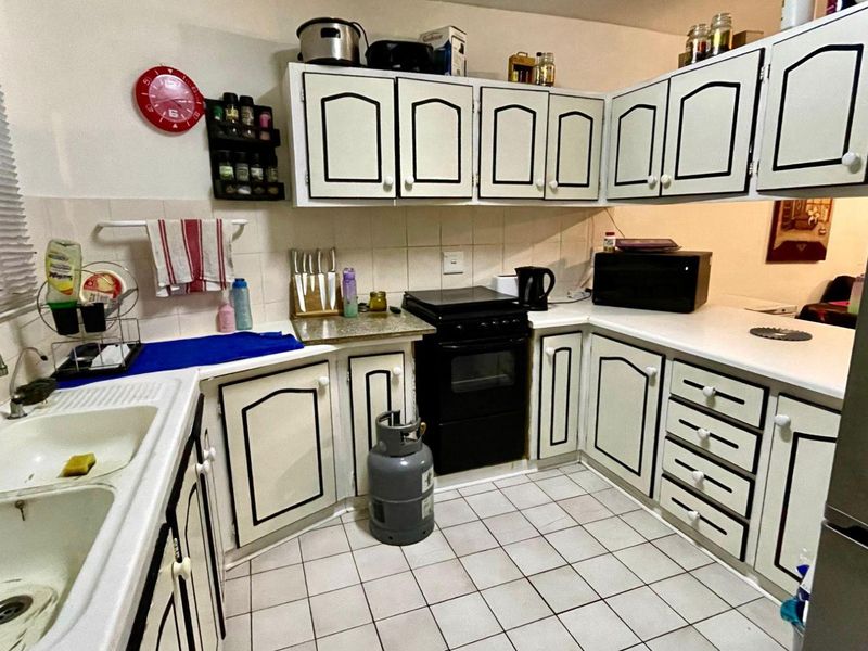 Townhouse for first time home buyers or investment - Photo 3