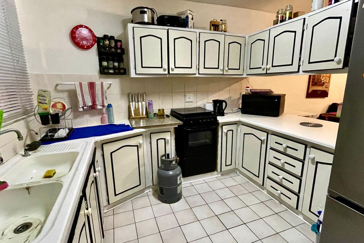 Townhouse for first time home buyers or investment - Photo 3