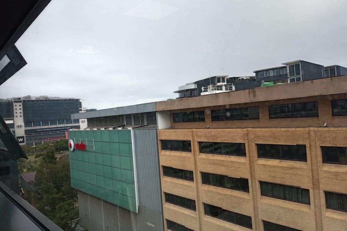 Centrally Located 534sqm Office with Security & Fiber - Photo 5