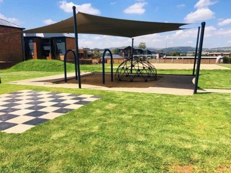 Beautiful ground floor unit up for sale - Photo 8