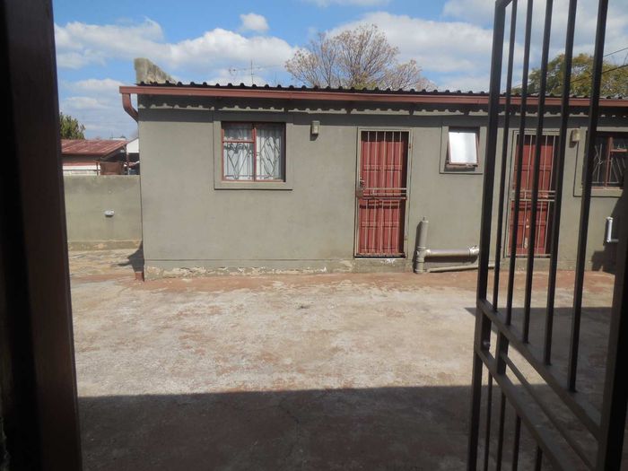Property #2499575, Apartment Rental Monthly in East Lynne