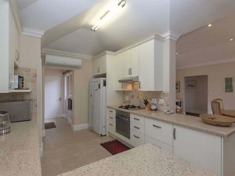 Charming three-bedroom home - Photo 7