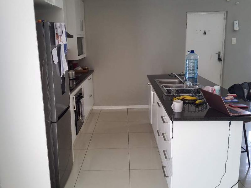 **Modern  3-Bedroom  with BIC, for family or investment for holiday Townhouse in Secure Gonubie Palms Community** - Photo 2