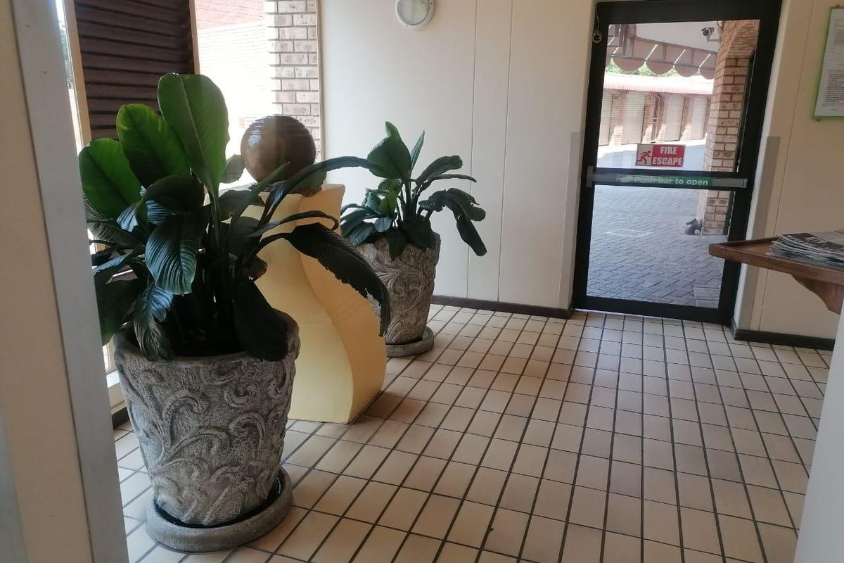 2 Bedroom Top unit in Faerie Glen for Sale - Photo 2