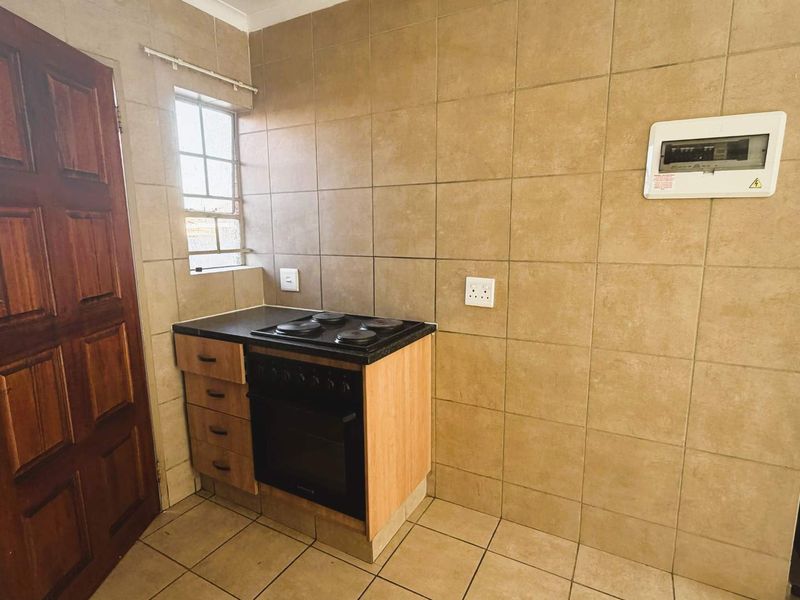 Start Smart in This Beautiful 3 Bed, 2 Bath Home - Photo 5