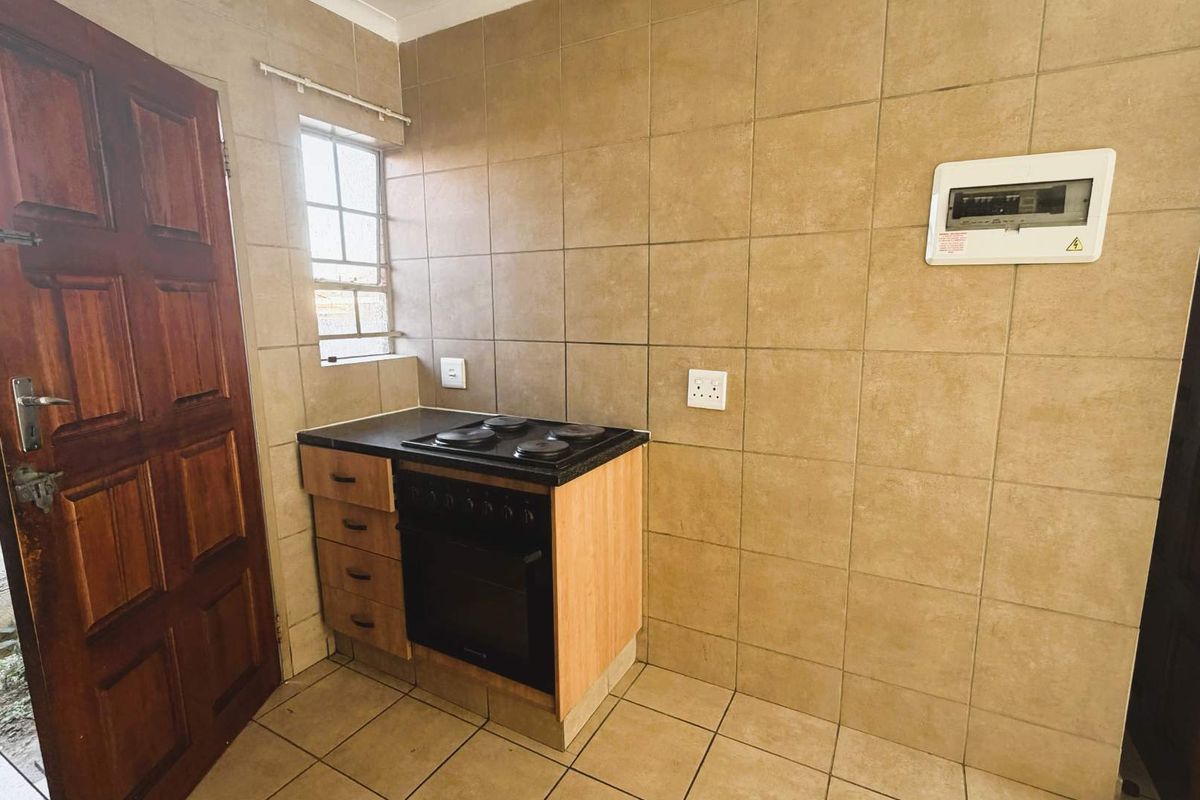 Start Smart in This Beautiful 3 Bed, 2 Bath Home - Photo 5
