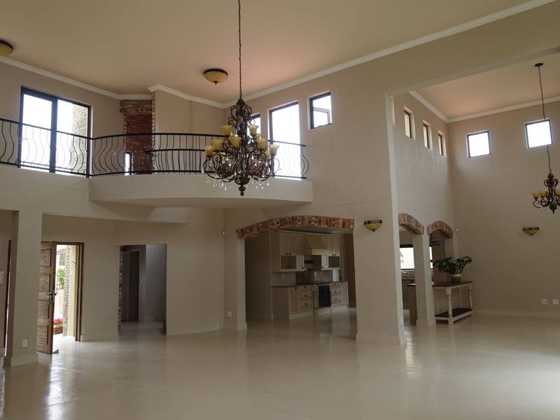 Tuscan-style Mansion in quite street - Photo 5