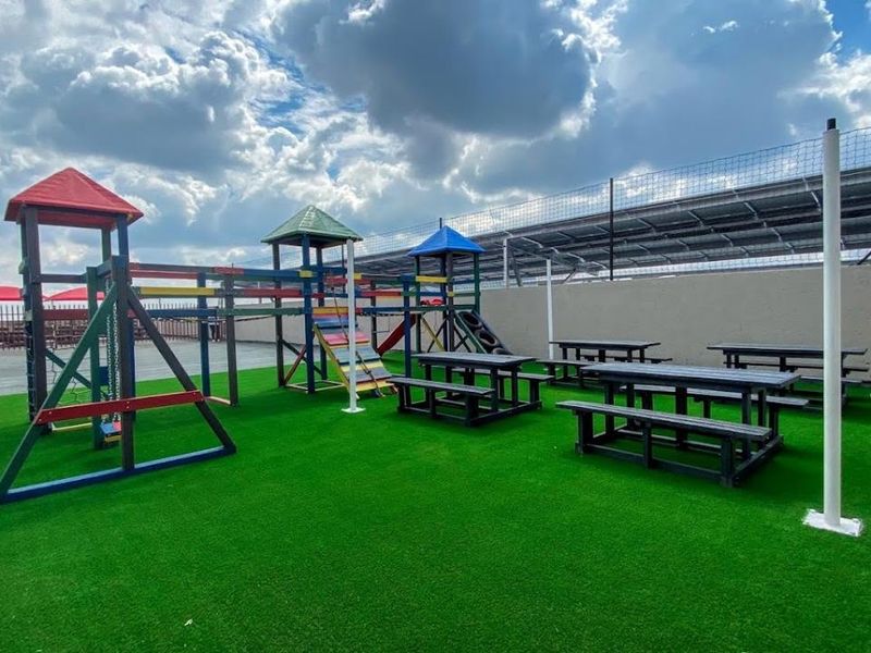 Modern Bachelor Unit for Sale - Photo 3