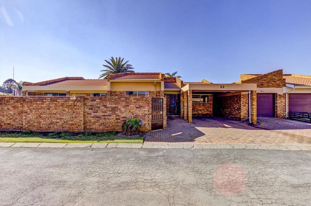 front view, the carport can easily changed to 2nd garage (as other owner already did that)