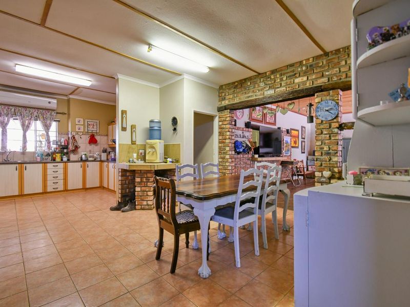 Outjo:  HUGE home WITH A LOT ON OFFER - Photo 7