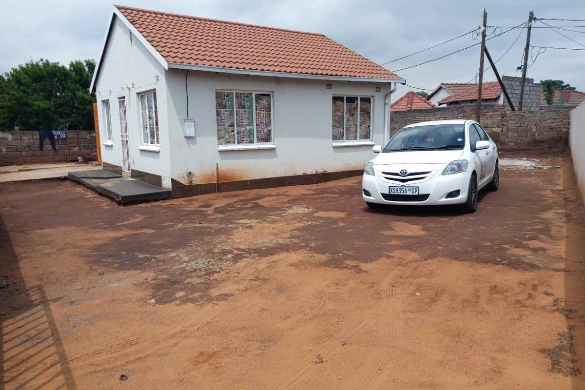 2 Bed House FOR SALE in Moleleki Ext 3 - Photo 3