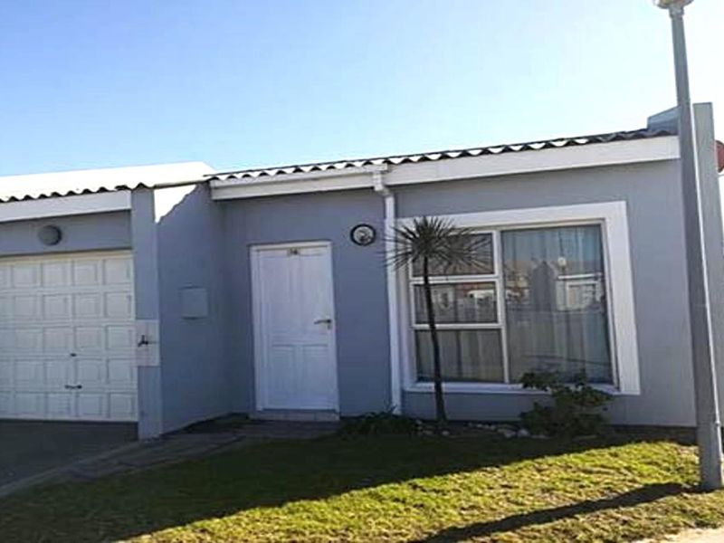 Spacious Corner Unit in a Safe and Secure Neighborhood - Photo 2