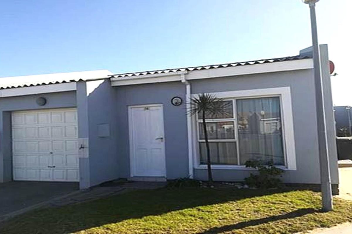 Spacious Corner Unit in a Safe and Secure Neighborhood - Photo 2