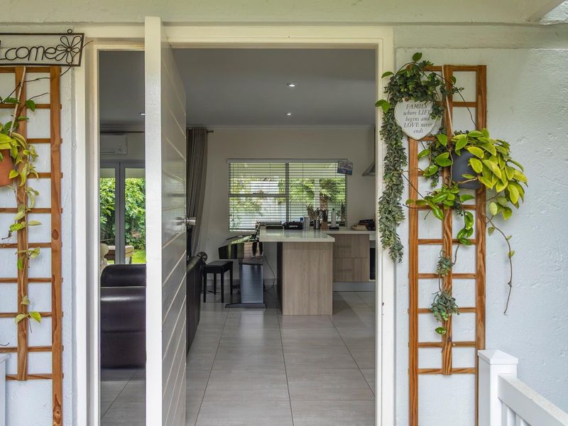 Lovely three bedroom duplex in a safe secure Estate - Photo 4