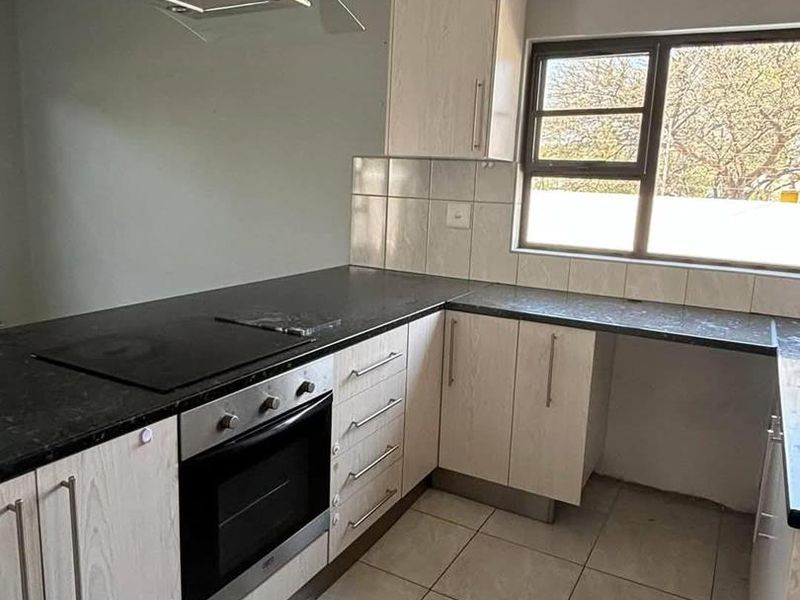 3 Bedroom Townhouse For Sale in Okahandja - Photo 2