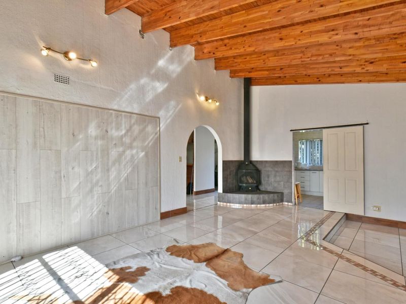 Best Location! - Photo 4