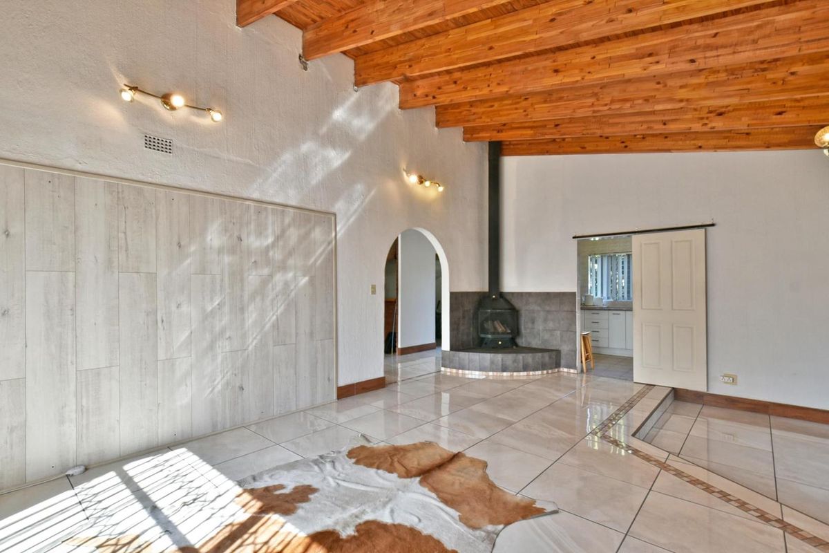 Best Location! - Photo 4